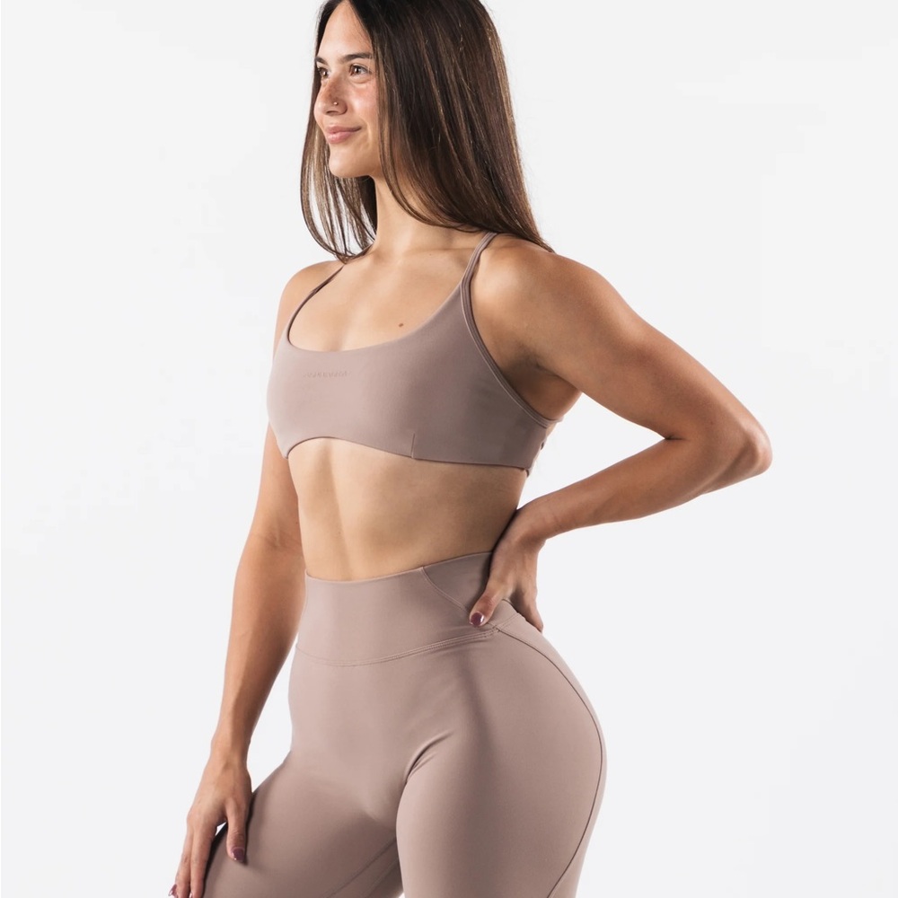 ALPHALETE Aura Strappy Bra in Sand